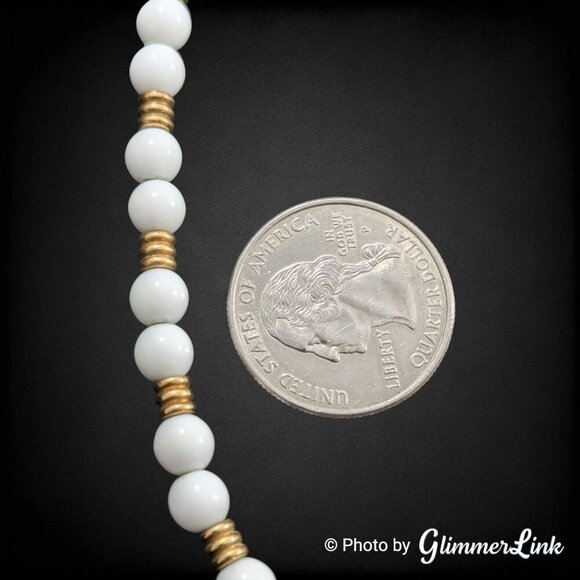 Liz Claiborne Crazy Horse Lucite Bead Gold Tone Choker Necklace - Picture 5 of 9